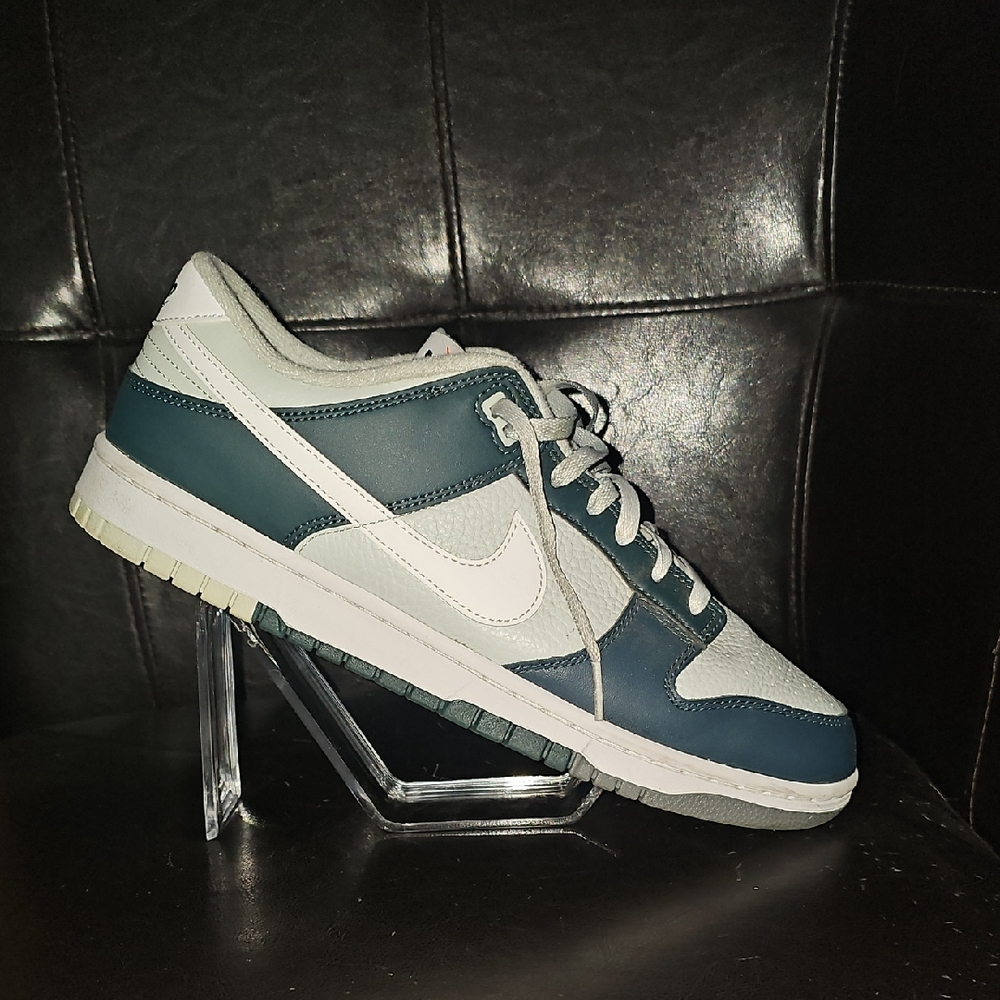 Nike Dunk. Green & White